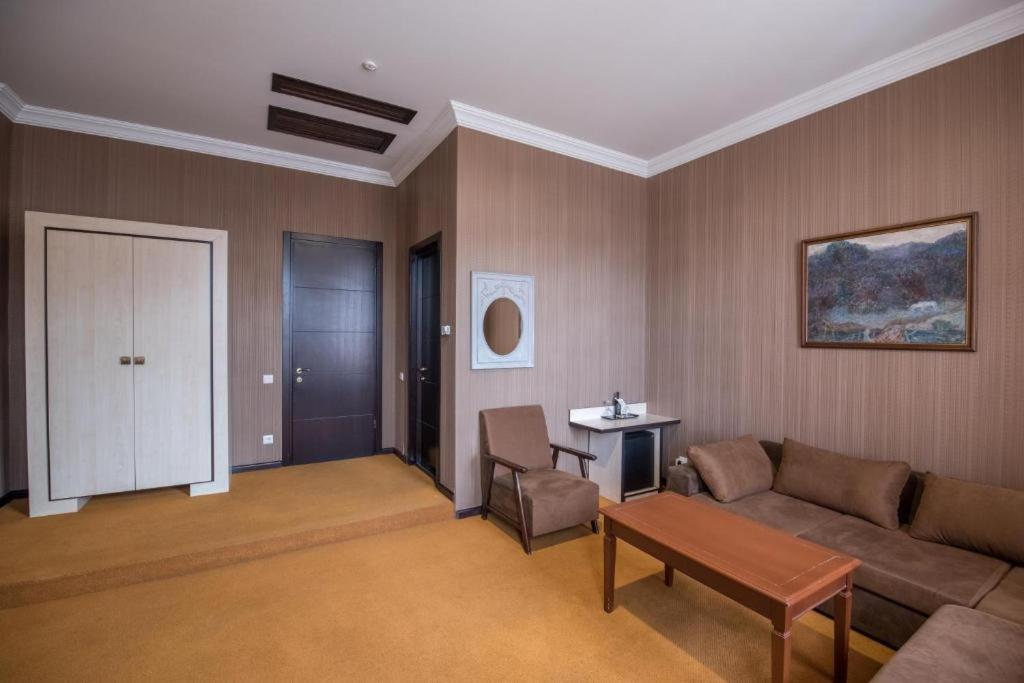 Hotel Rike Park Tbilisi Esterno foto
